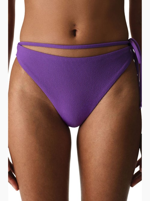 Melitona bikinibroekje met structuur en middelhoge taille penti - Kiabi Melitona bikinibroekje met structuur en middelhoge taille penti - Kiabi
