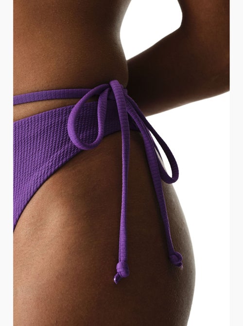 Melitona bikinibroekje met structuur en middelhoge taille penti - Kiabi Melitona bikinibroekje met structuur en middelhoge taille penti - Kiabi