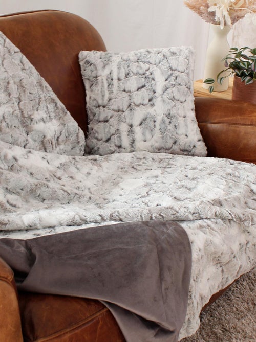 Met fleece gevoerde worp van imitatiebont - Kiabi Met fleece gevoerde worp van imitatiebont - Kiabi