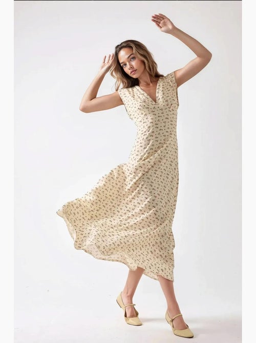 Midi-jurk met bloemen v-hals hiccup - Kiabi Midi-jurk met bloemen v-hals hiccup - Kiabi