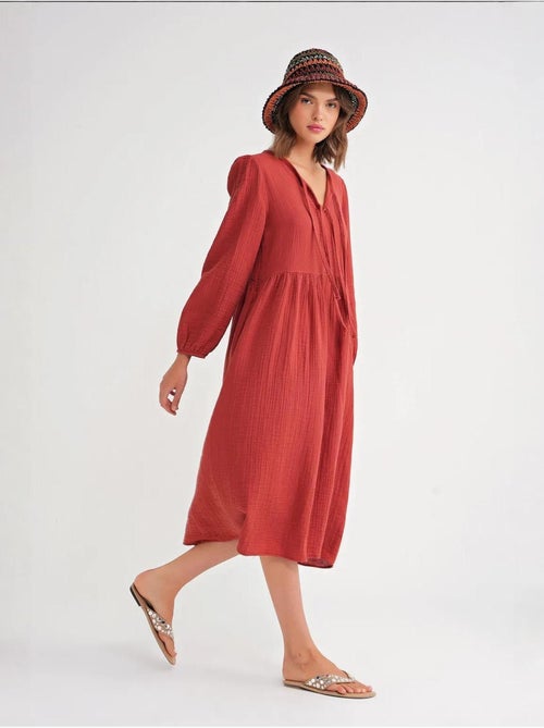 Midi-jurk met v-hals en striksluiting mixray - Kiabi Midi-jurk met v-hals en striksluiting mixray - Kiabi
