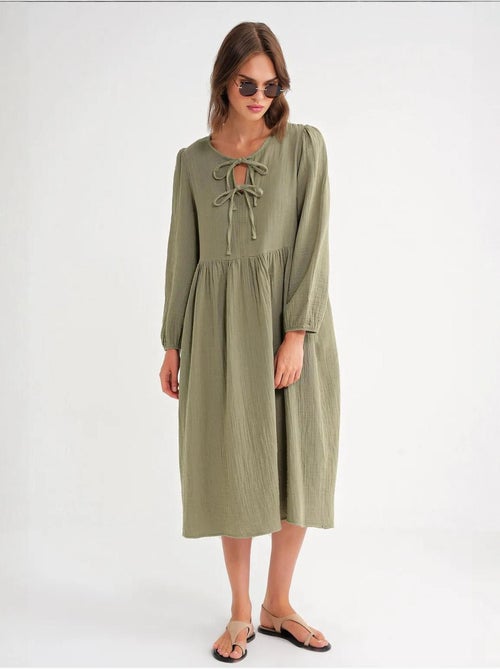 Midi-jurk met v-hals en striksluiting mixray - Kiabi Midi-jurk met v-hals en striksluiting mixray - Kiabi
