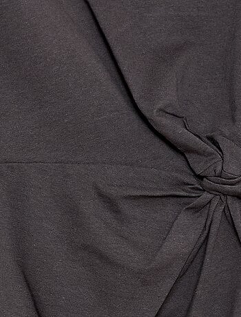 Midi T-shirtjurk met decoratieve knoop vooraan