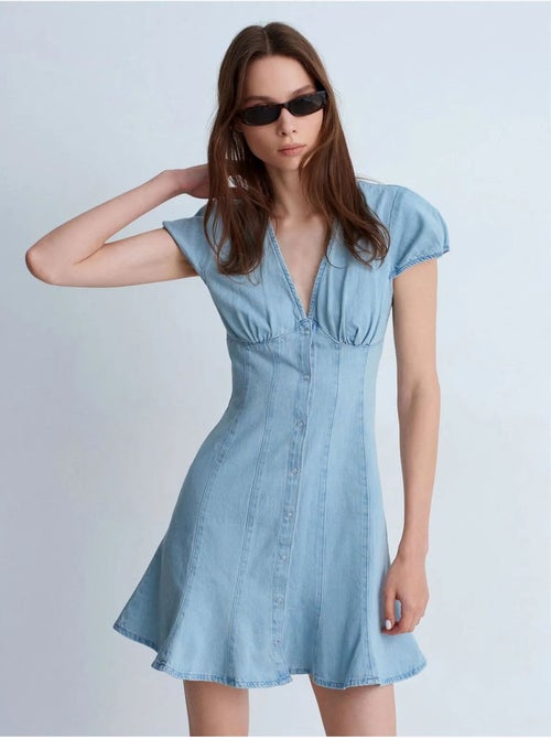 Mini denim jurk in a-lijn dilvin - Kiabi Mini denim jurk in a-lijn dilvin - Kiabi