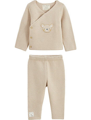 Mini dream baby set bestaande uit een gebreid vestje en broekje.