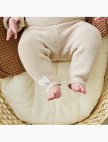 Mini dream baby set bestaande uit een gebreid vestje en broekje.