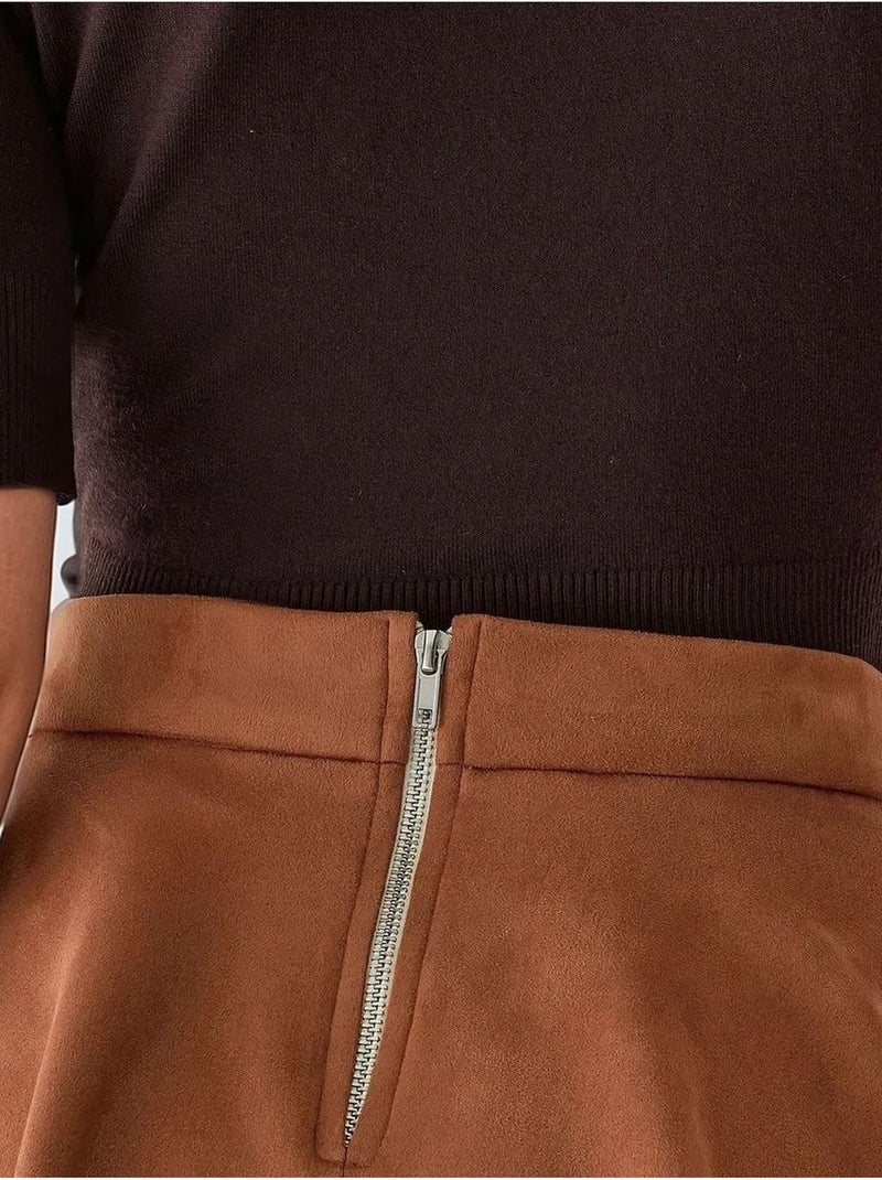 Mini-jupe taille haute en faux daim avec fermeture éclair hiccup Camel - Kiabi