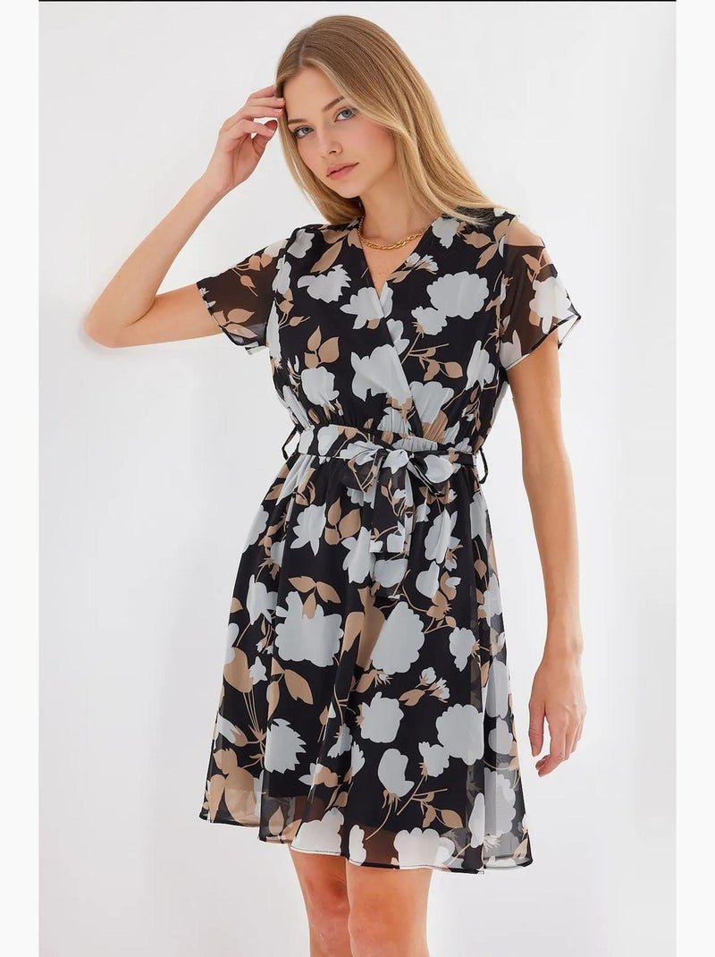 Mini-jurk met bloemenprint, v-hals en ceintuur bdart Zwart - Kiabi