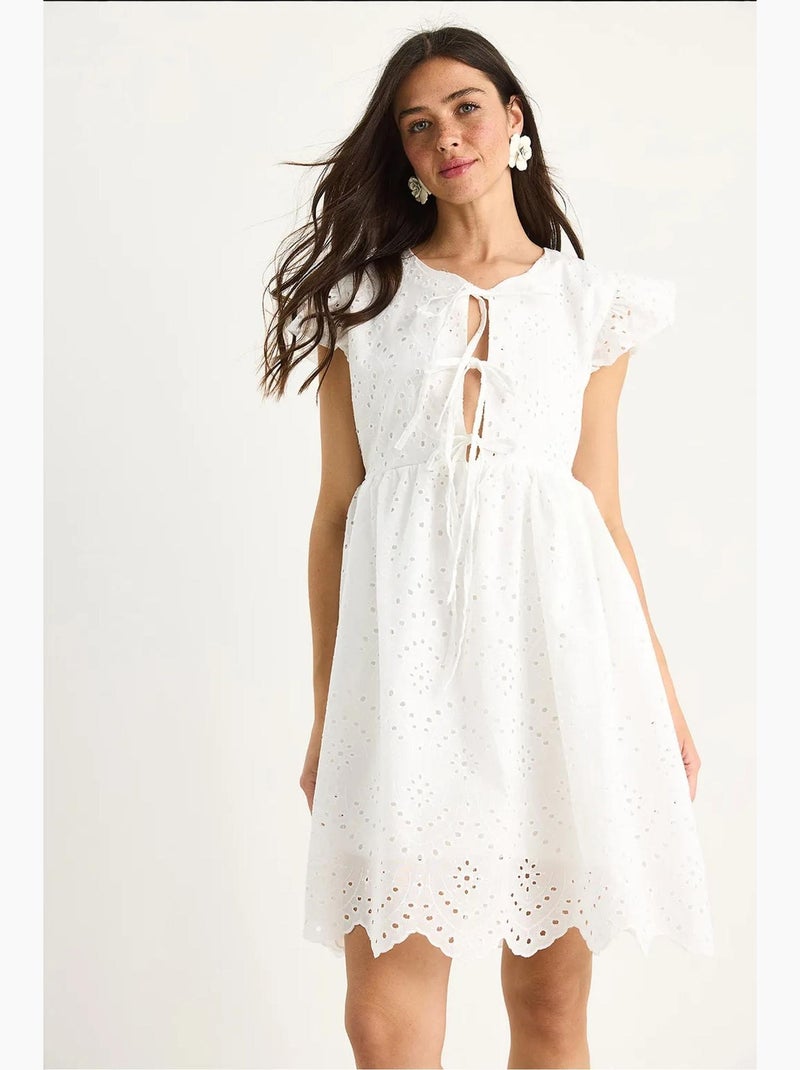Mini-robe avec nœud et doublure à œillets lucci Blanc - Kiabi