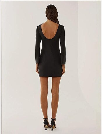 Mini-robe moulante avec décolleté dans le dos