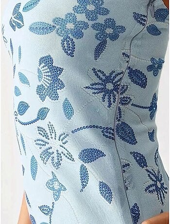 Mini-robe moulante texturée sans bretelles