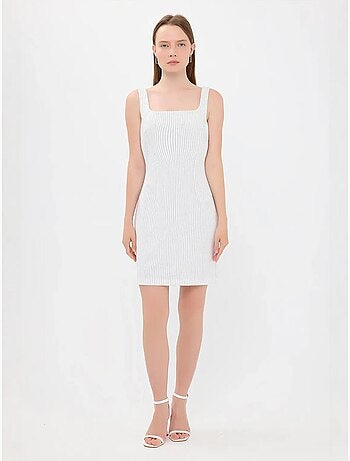 Mini-robe rayée sans manches à col carré