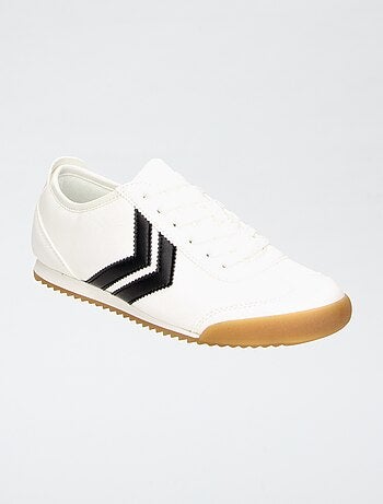 Minimalistische stoffen sneakers