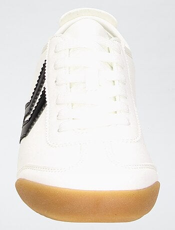 Minimalistische stoffen sneakers