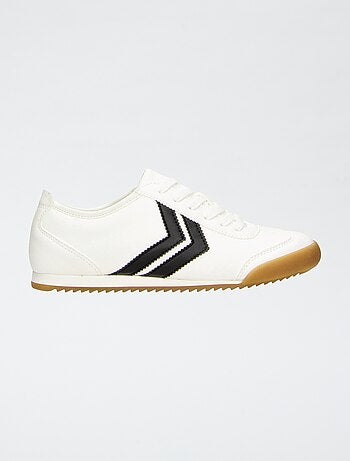 Minimalistische stoffen sneakers