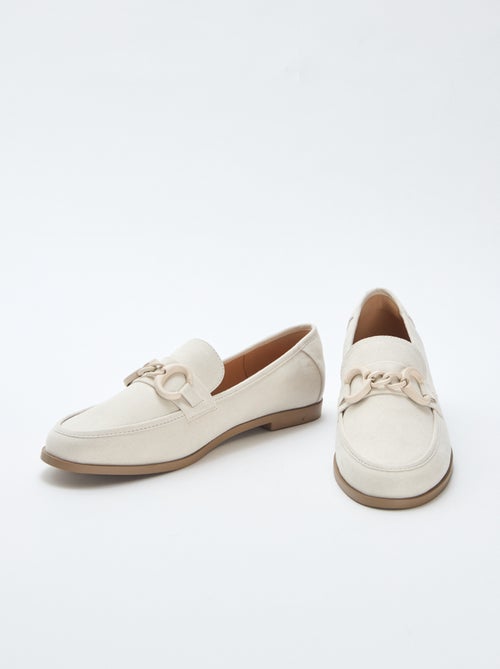 Mocassins type suédine avec bijou décoratif sur le dessus - Kiabi