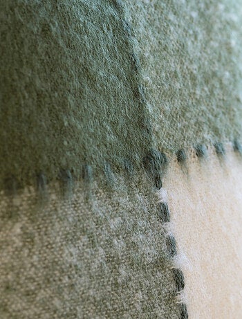 Mohair geruite kussenhoes