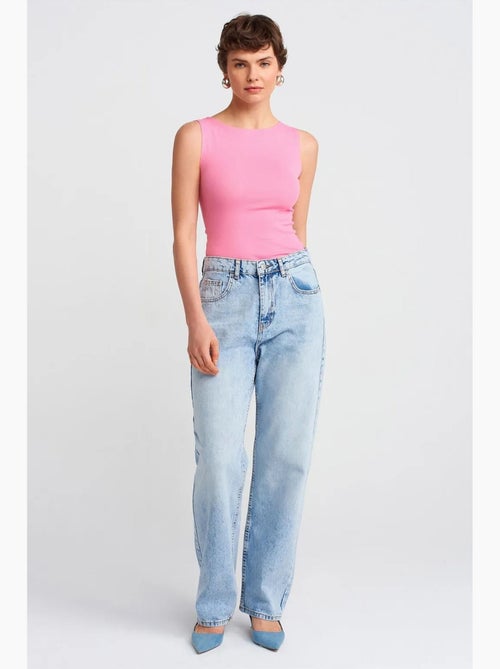 Mom jeans met hoge taille en rechte pijp dilvin - Kiabi Mom jeans met hoge taille en rechte pijp dilvin - Kiabi
