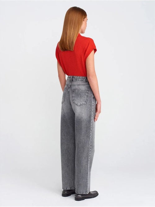 Mom jeans met hoge taille en rechte pijp dilvin - Kiabi Mom jeans met hoge taille en rechte pijp dilvin - Kiabi
