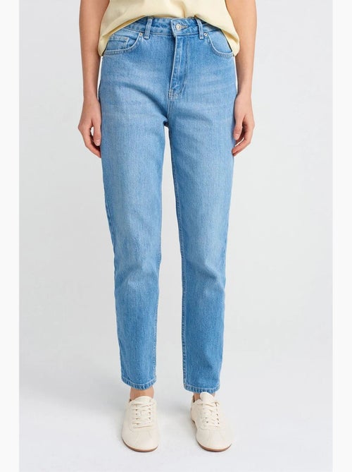Mom jeans met hoge taille en rechte pijp dilvin - Kiabi Mom jeans met hoge taille en rechte pijp dilvin - Kiabi
