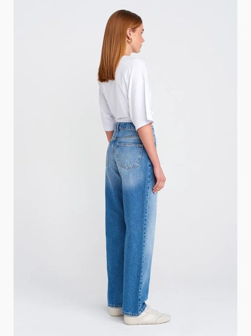Mom jeans met hoge taille en wijde pijp dilvin - Kiabi Mom jeans met hoge taille en wijde pijp dilvin - Kiabi