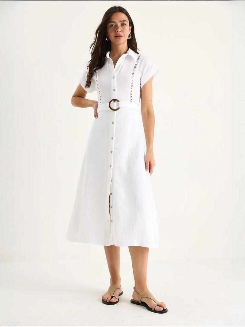 Mousseline jurk met kantdetail, knoopsluiting, riem en voering lucci Wit - Kiabi