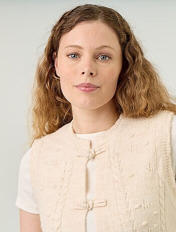 Mouwloos gilet met golvende afwerkingen