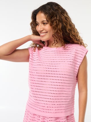 Mouwloos T-shirt van opengewerkt haakwerk