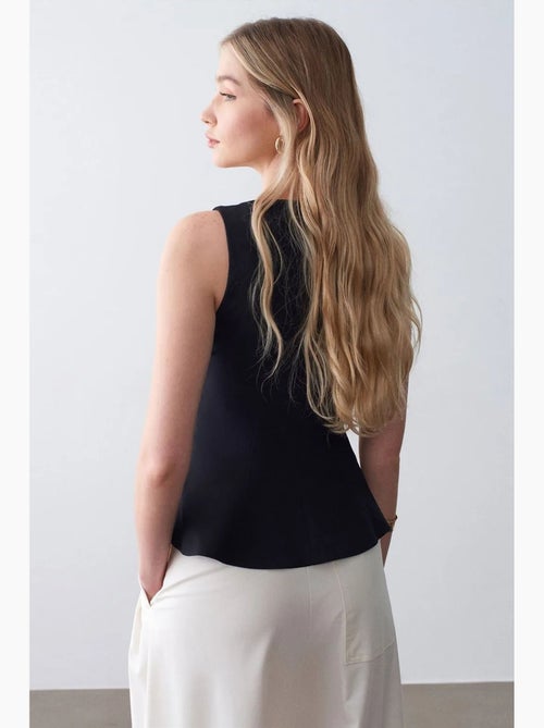 Mouwloos top van crêpe met peplum dilvin - Kiabi Mouwloos top van crêpe met peplum dilvin - Kiabi