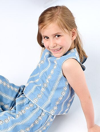 Mouwloze blouse met all-over geborduurde motieven