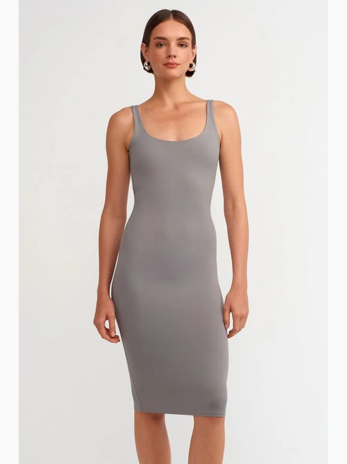 Mouwloze bodycon midi-jurk dilvin - Kiabi Mouwloze bodycon midi-jurk dilvin - Kiabi