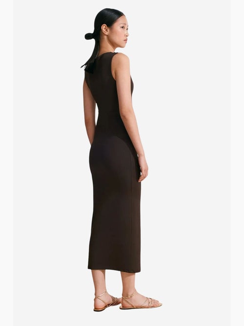Mouwloze bodycon midi-jurk met accessoiredetail dilvin - Kiabi Mouwloze bodycon midi-jurk met accessoiredetail dilvin - Kiabi