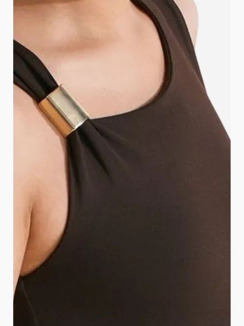 Mouwloze bodycon midi-jurk met accessoiredetail dilvin - Kiabi Mouwloze bodycon midi-jurk met accessoiredetail dilvin - Kiabi