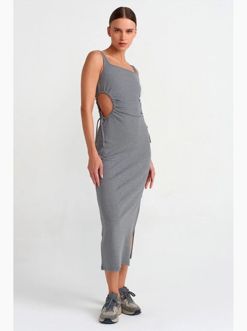 Mouwloze bodycon midi-jurk met cut-out dilvin - Kiabi Mouwloze bodycon midi-jurk met cut-out dilvin - Kiabi