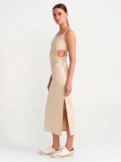 Mouwloze bodycon midi-jurk met cut-out dilvin - Kiabi Mouwloze bodycon midi-jurk met cut-out dilvin - Kiabi