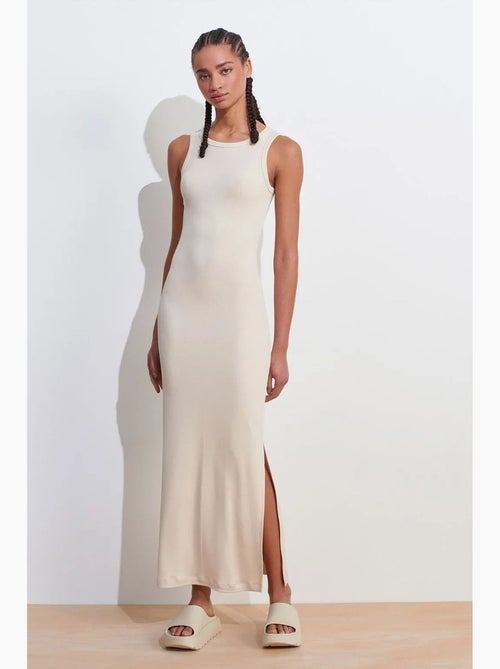 Mouwloze bodycon midi-jurk met split dilvin - Kiabi Mouwloze bodycon midi-jurk met split dilvin - Kiabi
