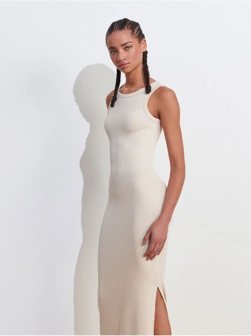 Mouwloze bodycon midi-jurk met split dilvin - Kiabi Mouwloze bodycon midi-jurk met split dilvin - Kiabi