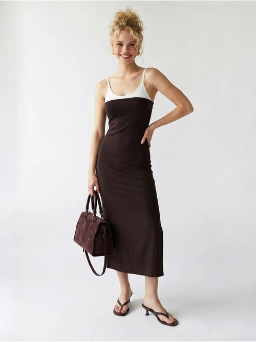 Mouwloze bodycon midi-jurk met split mixray - Kiabi Mouwloze bodycon midi-jurk met split mixray - Kiabi