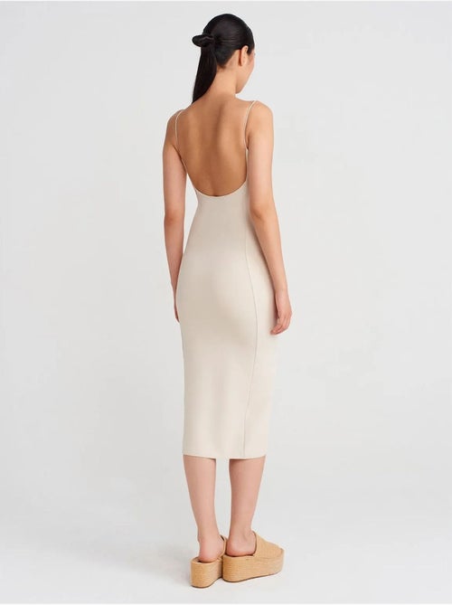 Mouwloze bodycon midi-jurk met uitsnijding dilvin - Kiabi Mouwloze bodycon midi-jurk met uitsnijding dilvin - Kiabi