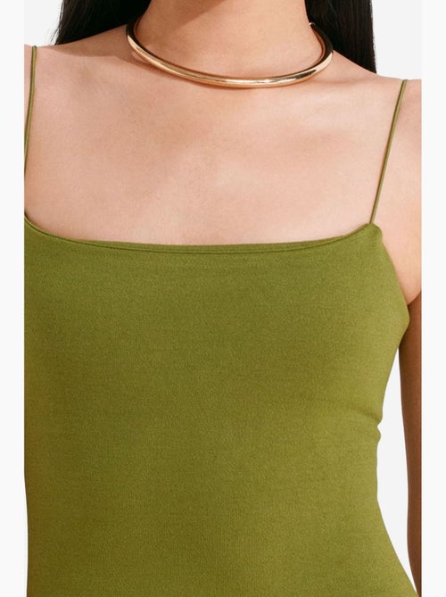 Mouwloze bodycon midi-jurk met uitsnijding dilvin - Kiabi Mouwloze bodycon midi-jurk met uitsnijding dilvin - Kiabi