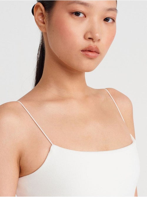 Mouwloze bodycon midi-jurk met uitsnijding dilvin - Kiabi Mouwloze bodycon midi-jurk met uitsnijding dilvin - Kiabi