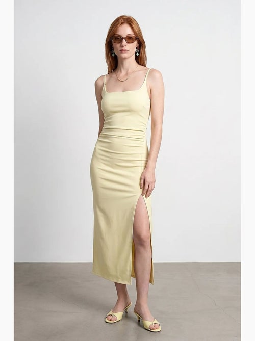 Mouwloze bodycon midi-jurk voor dames dilvin - Kiabi Mouwloze bodycon midi-jurk voor dames dilvin - Kiabi