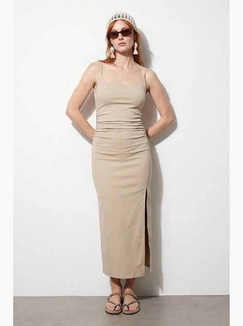 Mouwloze bodycon midi-jurk voor dames dilvin - Kiabi Mouwloze bodycon midi-jurk voor dames dilvin - Kiabi
