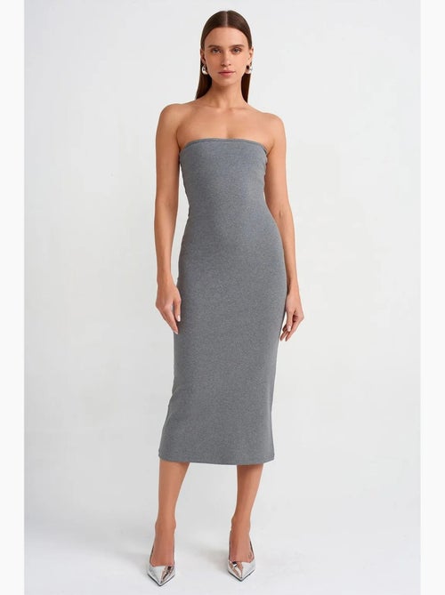 Mouwloze bodycon midi-jurk zonder bandjes dilvin - Kiabi Mouwloze bodycon midi-jurk zonder bandjes dilvin - Kiabi