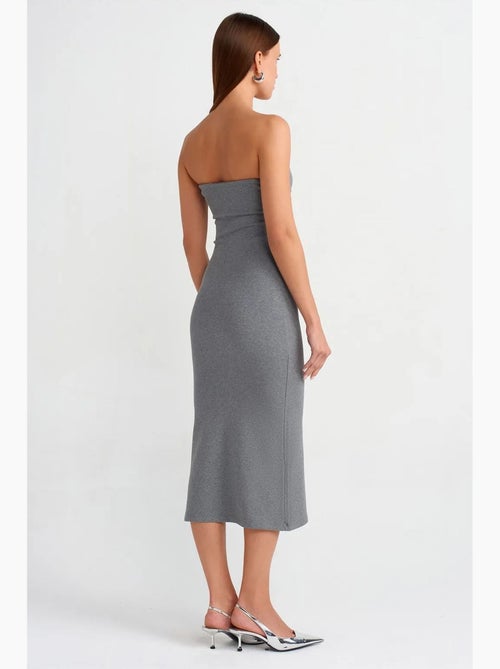 Mouwloze bodycon midi-jurk zonder bandjes dilvin - Kiabi Mouwloze bodycon midi-jurk zonder bandjes dilvin - Kiabi