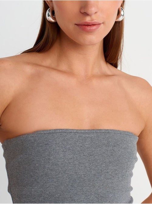 Mouwloze bodycon midi-jurk zonder bandjes dilvin - Kiabi Mouwloze bodycon midi-jurk zonder bandjes dilvin - Kiabi