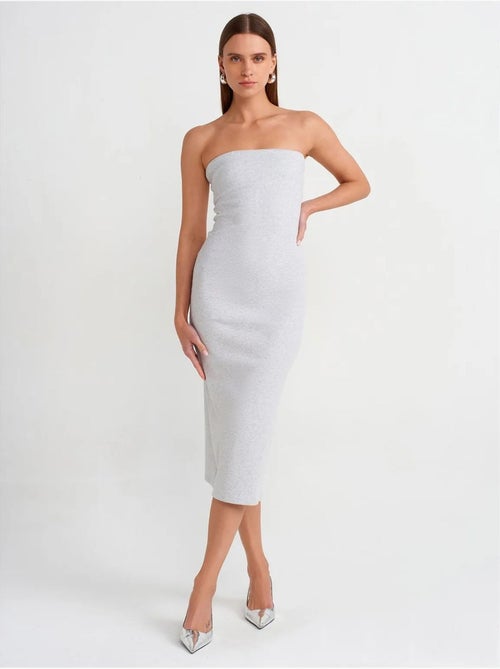 Mouwloze bodycon midi-jurk zonder bandjes dilvin - Kiabi Mouwloze bodycon midi-jurk zonder bandjes dilvin - Kiabi