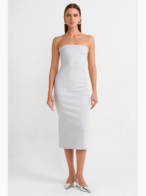 Mouwloze bodycon midi-jurk zonder bandjes dilvin - Kiabi Mouwloze bodycon midi-jurk zonder bandjes dilvin - Kiabi