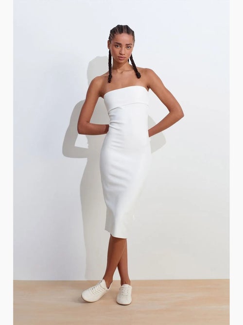 Mouwloze bodycon midi-jurk zonder bandjes dilvin - Kiabi Mouwloze bodycon midi-jurk zonder bandjes dilvin - Kiabi