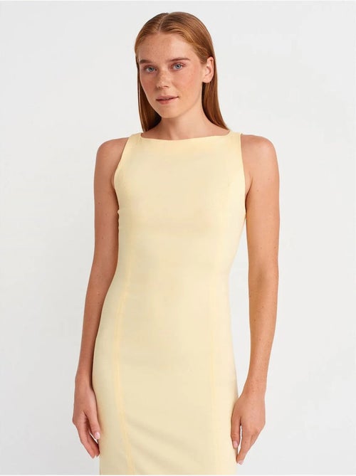 Mouwloze midi bodyconjurk met split dilvin - Kiabi Mouwloze midi bodyconjurk met split dilvin - Kiabi